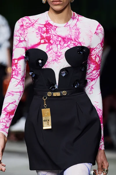 Look 95